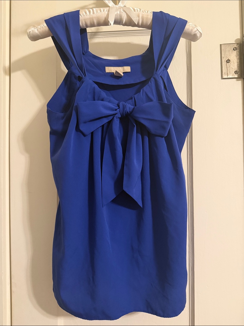 Banana Republic Sleeveless Popover Top, Tie Front Adjusts, Wide Shoulder Details